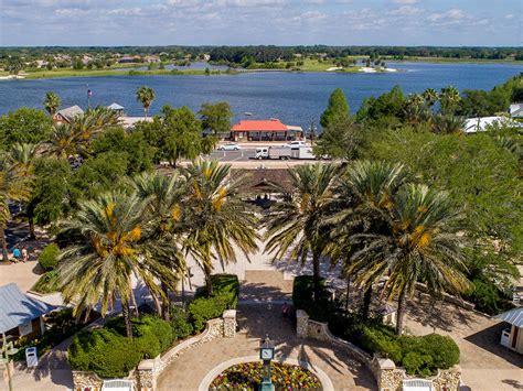 lake sumter landing market square.